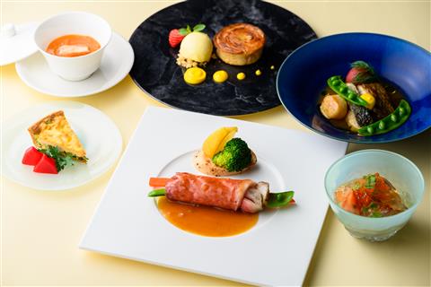 １泊目夕食「富れんち」